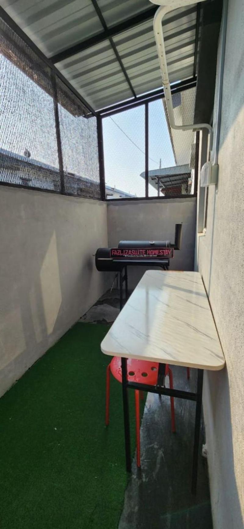 Fazlizasuite Homestay @ Teluk Kemang-Muslim Preferred Порт-Диксон Экстерьер фото