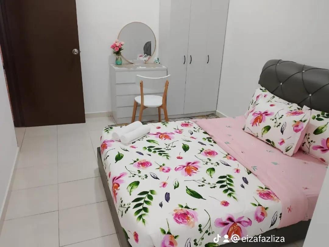 Fazlizasuite Homestay @ Teluk Kemang-Muslim Preferred Порт-Диксон Экстерьер фото