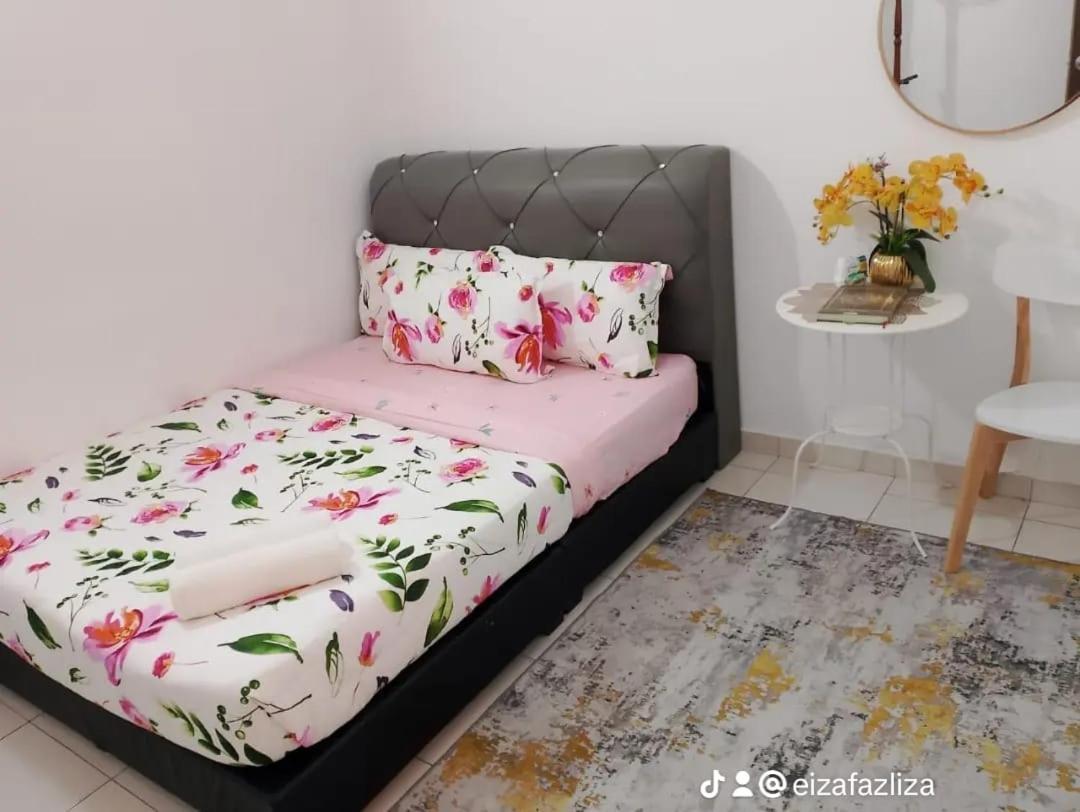 Fazlizasuite Homestay @ Teluk Kemang-Muslim Preferred Порт-Диксон Экстерьер фото