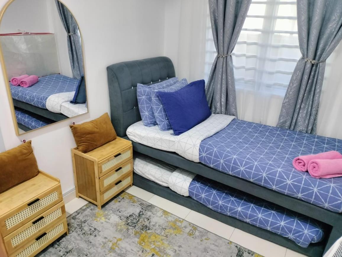 Fazlizasuite Homestay @ Teluk Kemang-Muslim Preferred Порт-Диксон Экстерьер фото